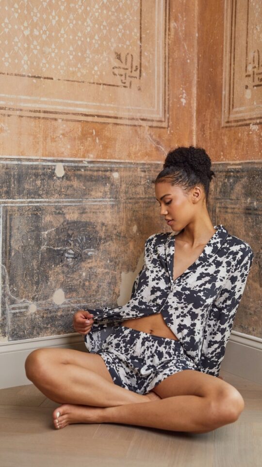 sku: MELODY | Brand: Aruelle  | Size: XSmall Small Medium Large XLarge XXLarge  | Colors: Черный/Белый  | Бренды Aruelle | Домашняя одежда Пижамы | Title: Пижама с шортами MELODY