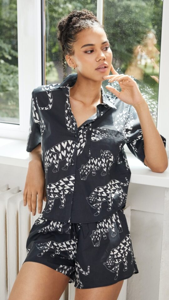 sku: TAMISHA | Brand: Aruelle  | Size: XSmall Small Medium Large XLarge XXLarge  | Colors: Черный/Белый  | Бренды Aruelle | Домашняя одежда Пижамы | Title: Пижама с шортами TAMISHA