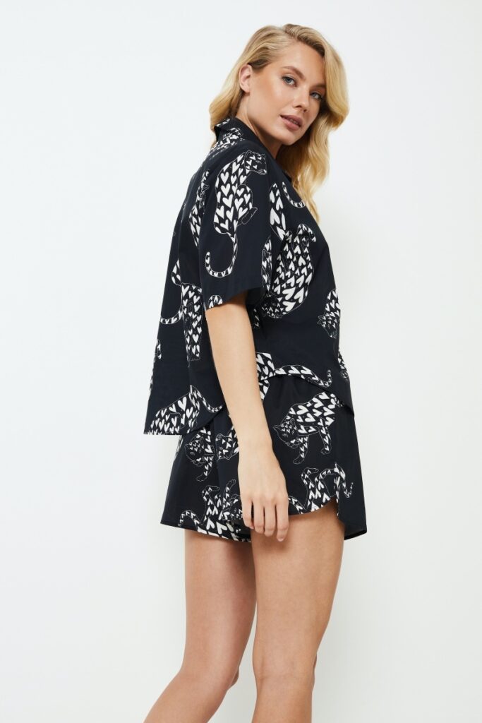 sku: TAMISHA | Brand: Aruelle  | Size: XSmall Small Medium Large XLarge XXLarge  | Colors: Черный/Белый  | Бренды Aruelle | Домашняя одежда Пижамы | Title: Пижама с шортами TAMISHA