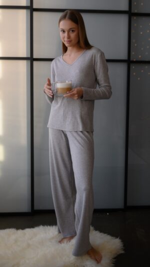 sku: Пижама с брюками VIVIENNE | Brand: Aruelle  | Size: XSmall Small Medium Large XLarge XXLarge  | Colors: Серый  | Бренды Aruelle | Домашняя одежда Пижамы | Title: Пижама с брюками VIVIENNE