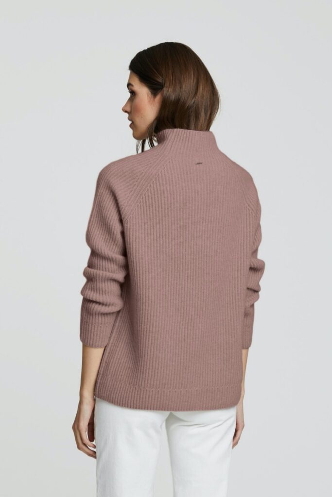 sku: W23-00CH1719 | Brand: Marc Andre  | Size: 36 38 40 42 44  | Colors: Коричневый  | Бренды Marc&Andre | Кашемир Джемперы | Title: Свитер DELIGHTFUL