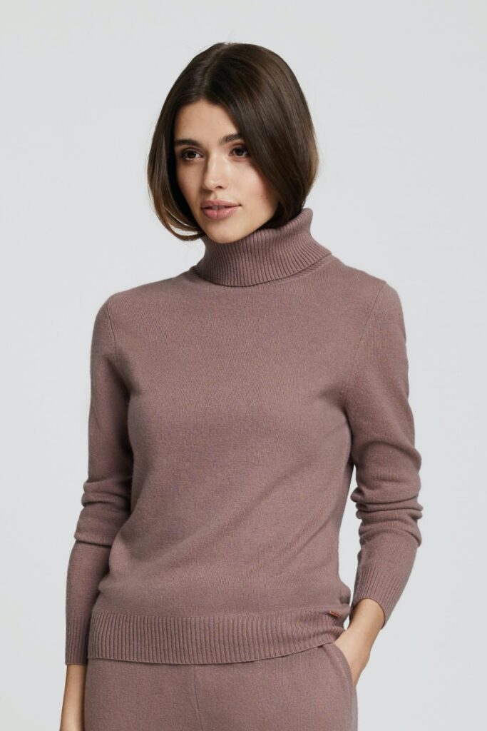 sku: W22-00CH0418 | Brand: Marc Andre  | Size: 36 38 40 42 44 46  | Colors: Коричневый  | Бренды Marc&Andre | Кашемир Джемперы | Title: Свитер-водолазка ENTWINED