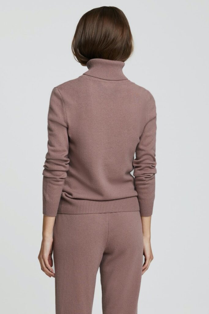 sku: W22-00CH0418 | Brand: Marc Andre  | Size: 36 38 40 42 44 46  | Colors: Коричневый  | Бренды Marc&Andre | Кашемир Джемперы | Title: Свитер-водолазка ENTWINED