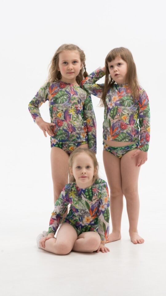 sku: 23002438 | Brand: RoDaSoleil  | Size: 104 110 116 122 128 134 140 146  | Colors: Цветной  | Бренды RoDaSoleil | Детские купальники | Title: Футболка ГЕПАРДЫ