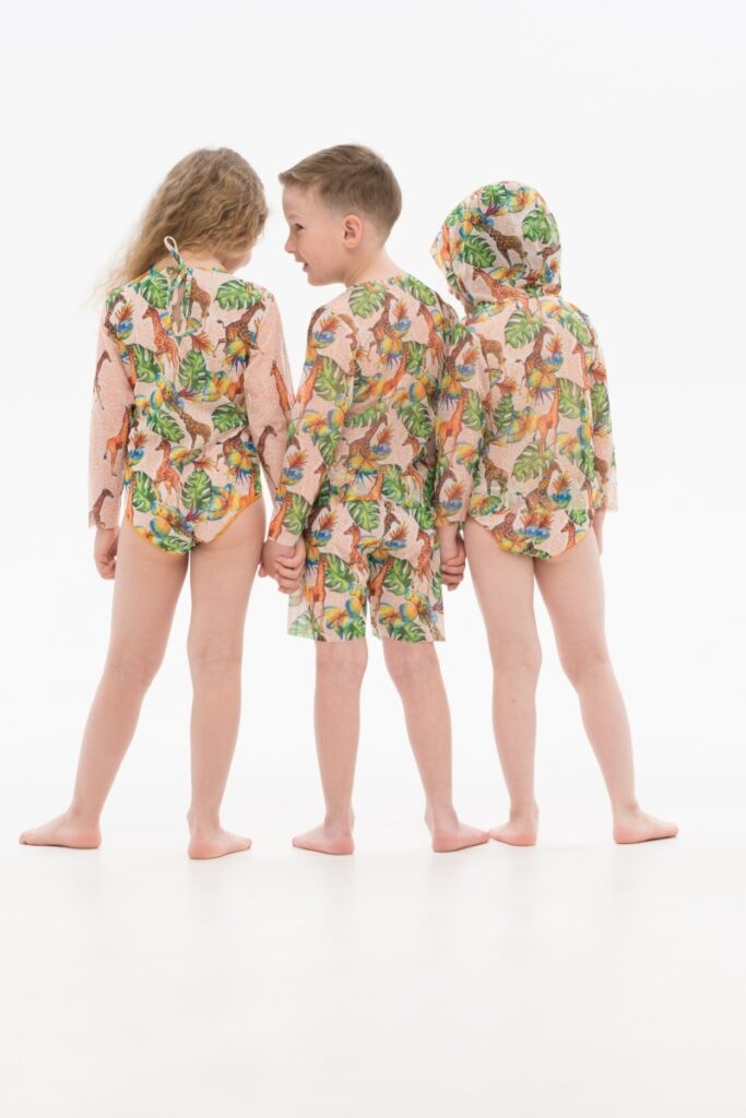 sku: 23002153 | Brand: RoDaSoleil  | Size: 104 110 116 122 128 134 140 146  | Colors: Цветной  | Бренды RoDaSoleil | Детские купальники | Title: Трусы детские ЖИРАФЫ