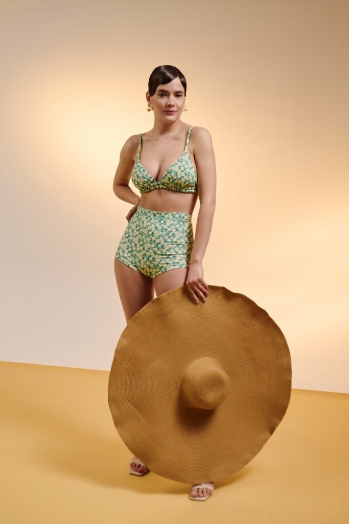 sku: 82404 | Brand: Ysabel Mora  | Size: 100 B 85 B 90 B 95 B  | Colors: Зеленый  | Бренды Ysabel Mora | Купальники Раздельные | Title: Топ треугольный EMERALD GREEN